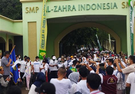  Zahra's Jakarta Jamboree: A Symphony of Song and Spicy Controversy!